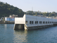 音戸漁港PC二重カーテン式消波堤（広島県）