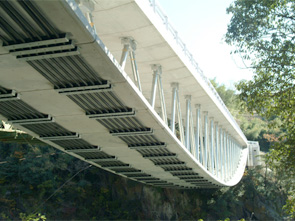 端部分離型上路式吊床版橋