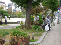 ボランティア活動(当社施工の4橋と周辺歩道及び公園の美化活動)